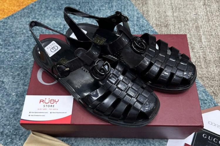 Dép Rọ Gucci Rubber Buckle Strap Sandal đen Full