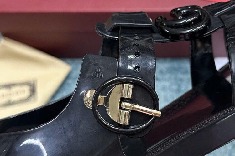 Dép Rọ Gucci Rubber Buckle Strap Sandal đen Full