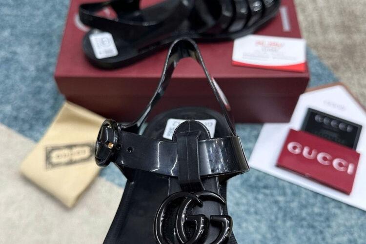 Dép Rọ Gucci Rubber Buckle Strap Sandal đen Full
