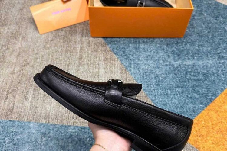 Giày Lười LV Major Loafer Black Grained Calfskin SHW Màu đen