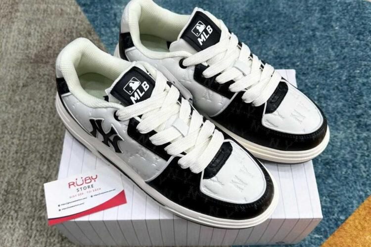 Giày MLB Chunky Liner Embo Monogram White Black Trắng Đen