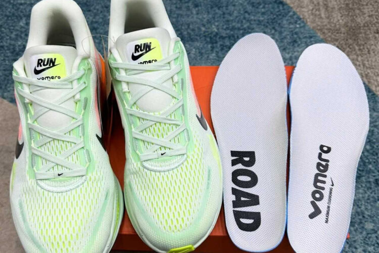 Giày Nike Vomero 18 Running Shoes Xanh đỏ bạc