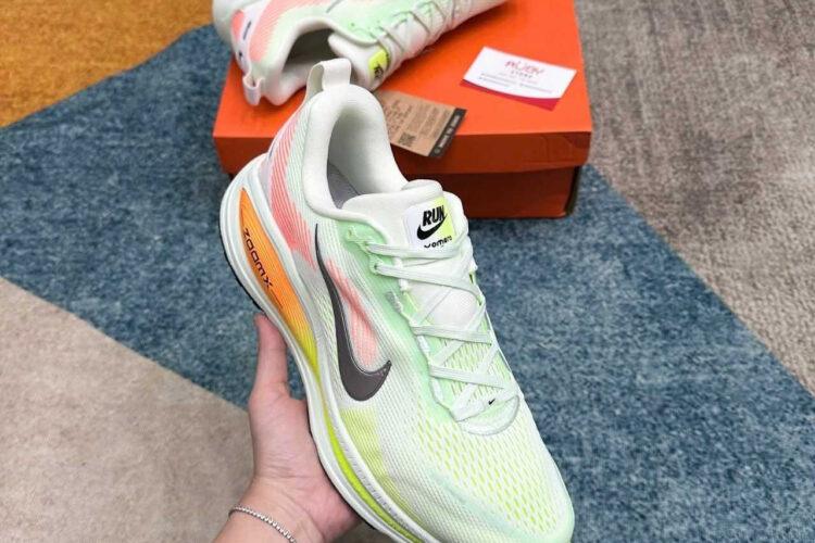 Giày Nike Vomero 18 Running Shoes Xanh đỏ bạc