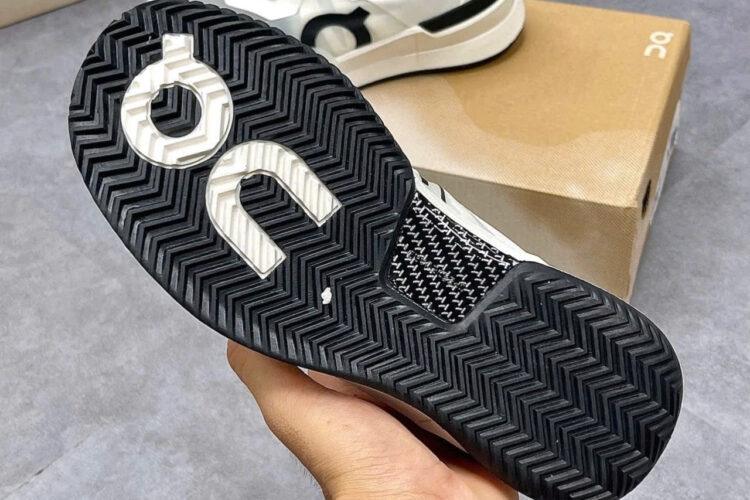 Giày On Running Roger Pro 2 White Black Trắng đen