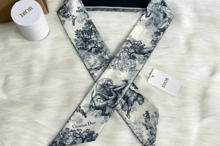 Khăn Dior Toile de Jouy Sauvage Mitzah Scarf Ivory and Navy Blue Silk Twill