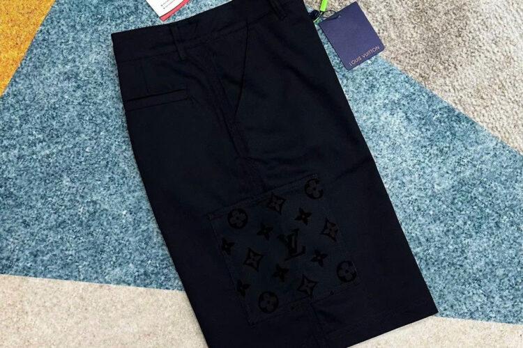 Quần Short LV Flocked Cotton Cargo 1AFQXO Màu đen