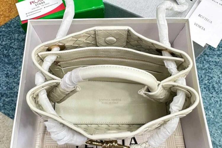 Túi Botega Veneta Small Andiamo Intrecciato Lambskin Size 25 Màu Kem