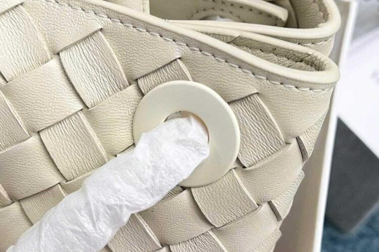 Túi Botega Veneta Small Andiamo Intrecciato Lambskin Size 25 Màu Kem