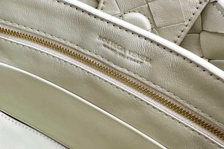 Túi Botega Veneta Small Andiamo Intrecciato Lambskin Size 25 Màu Kem