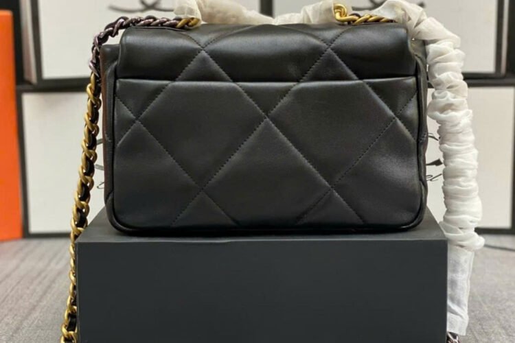 Túi CN 19 Flap Bag Black Lambskin 26CM Màu đen