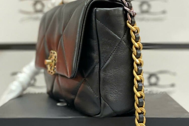 Túi CN 19 Flap Bag Black Lambskin 26CM Màu đen