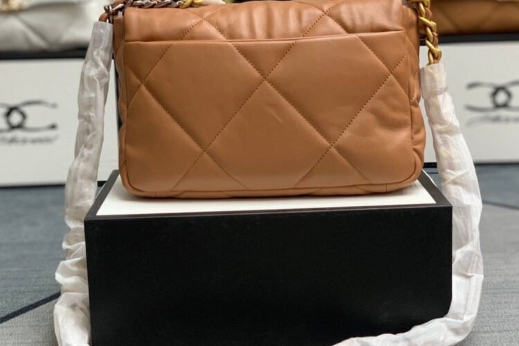 Túi CN 19 Flap Bag Caramel Lambskin Màu Nâu Da Cừu 26CM