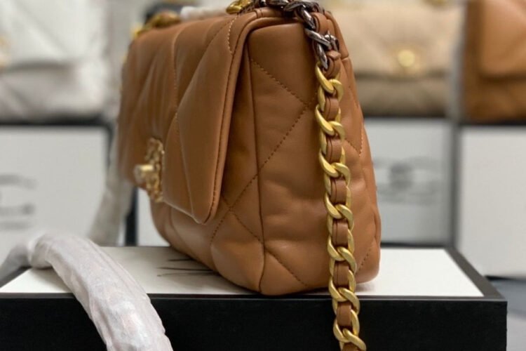 Túi CN 19 Flap Bag Caramel Lambskin Màu Nâu Da Cừu 26CM