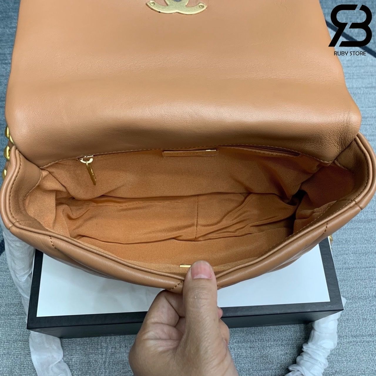 Túi CN 19 Flap Bag Caramel Lambskin Màu Nâu Da Cừu 26CM