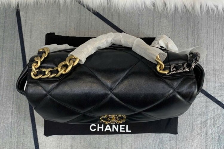 Túi CN 19 Flap Bag Large Black Lambskin GHW 30CM Màu đen