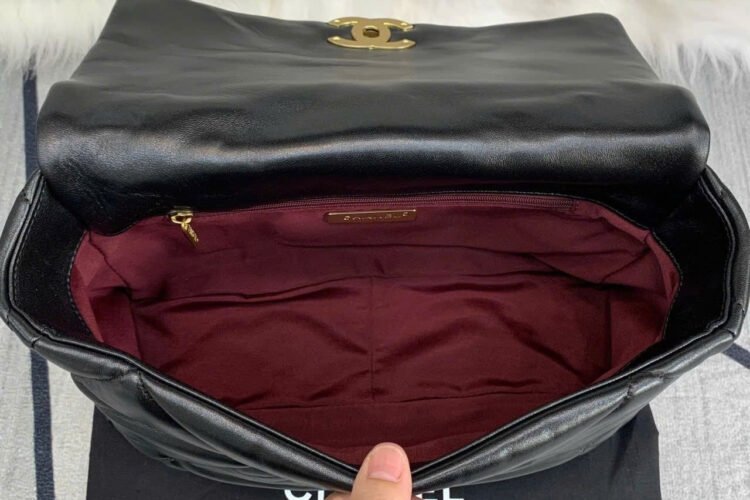 Túi CN 19 Flap Bag Large Black Lambskin GHW 30CM Màu đen