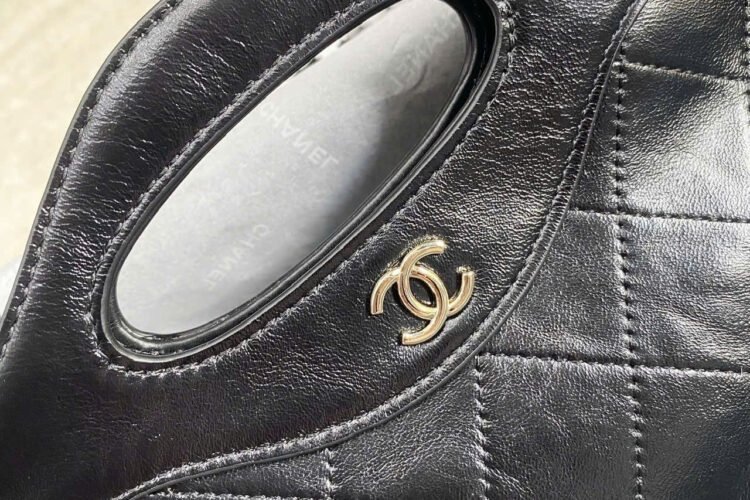 Túi CN 24C Mini Nano 31 Bag Black Calfskin GHW 20.5CM Màu đen