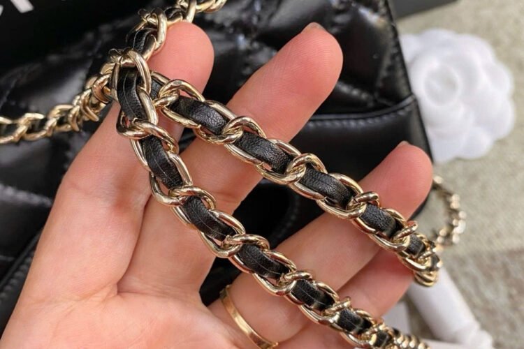 Túi CN 31 Wallet On Chain Black Lambskin 19CM Màu đen
