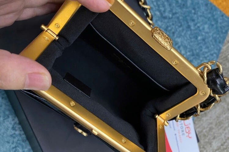 Túi CN Mini Clutch With Bow Crossbody Black Shiny Black Patent Crumpled
