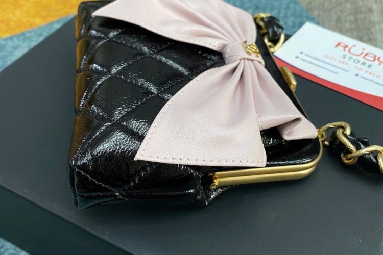 Túi CN Mini Clutch With Bow Crossbody Black Shiny Pink Patent Crumpled