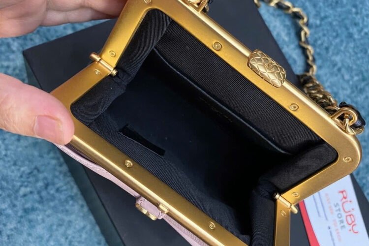 Túi CN Mini Clutch With Bow Crossbody Black Shiny Pink Patent Crumpled