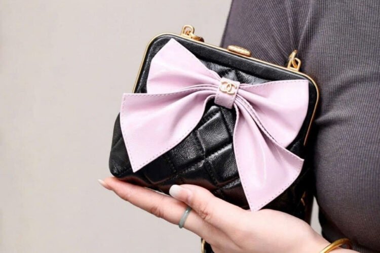 Túi CN Mini Clutch With Bow Crossbody Black Shiny Pink Patent Crumpled