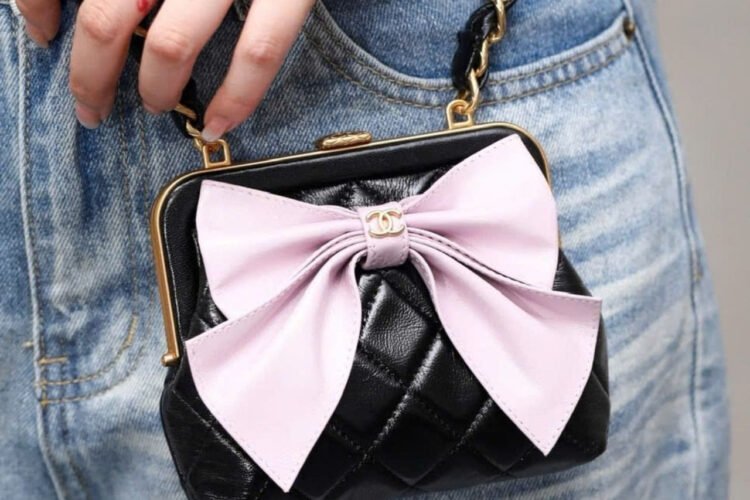Túi CN Mini Clutch With Bow Crossbody Black Shiny Pink Patent Crumpled