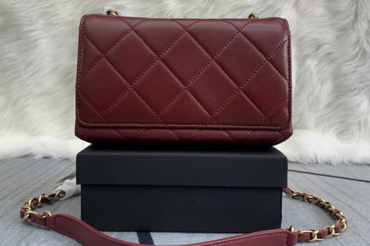 Túi CN Mini Flap Bag Diamond Lock Bordeaux Màu đỏ 19CM