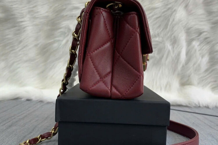 Túi CN Mini Flap Bag Diamond Lock Bordeaux Màu đỏ 19CM