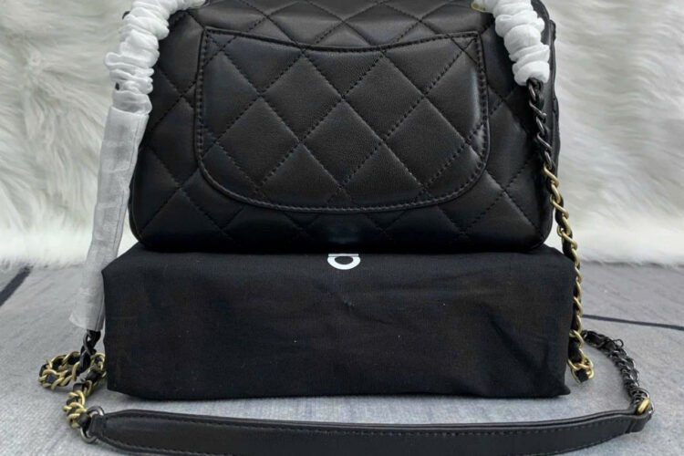 Túi CN Pearls Charms Small Flap Bag Black Lambskin Màu đen 22CM