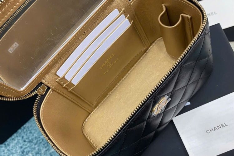 Túi CN Vanity Pearl Crush Black Lambskin 17CM Màu đen