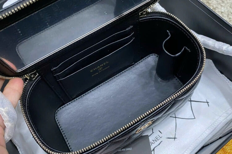 Túi CN Vanity Top Handle Black Lambskin 17CM Màu đen