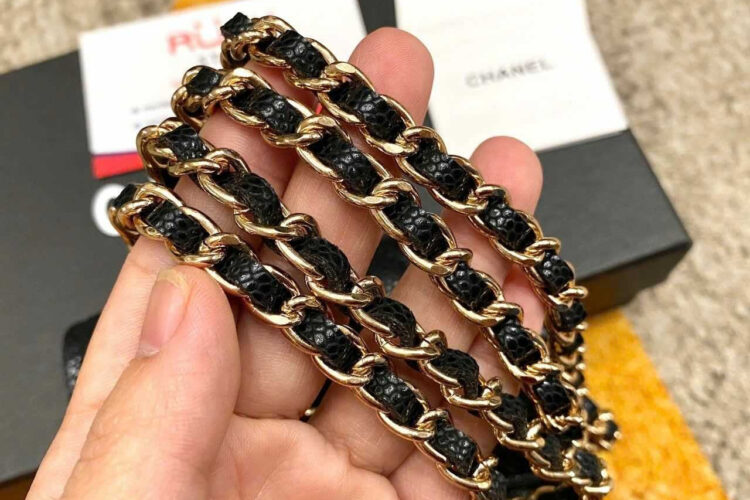 Túi CN Vintage Phone Holder Black Caviar GHW đen Khóa Vàng