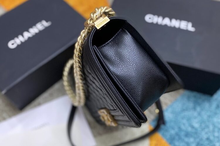 Túi CN Le Boy Medium Black Caviar GHW 25CM Màu Đen Siêu Cấp Sale