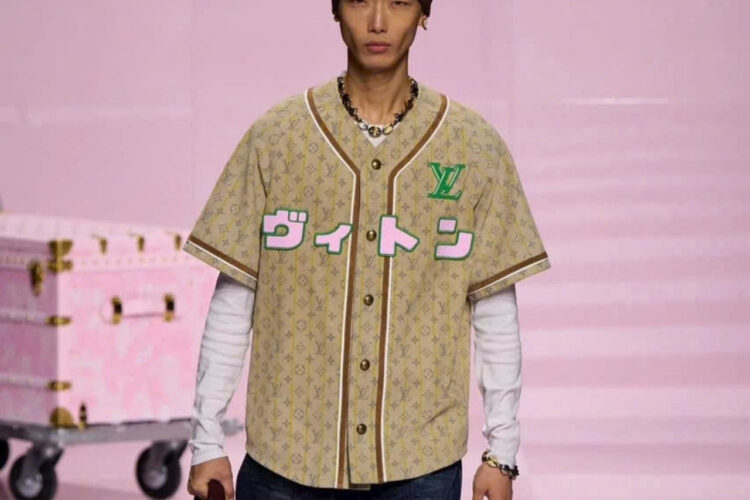 Áo LV Tyler 25SS Runway Baseball Shirt Beige Monogram Pink Logo