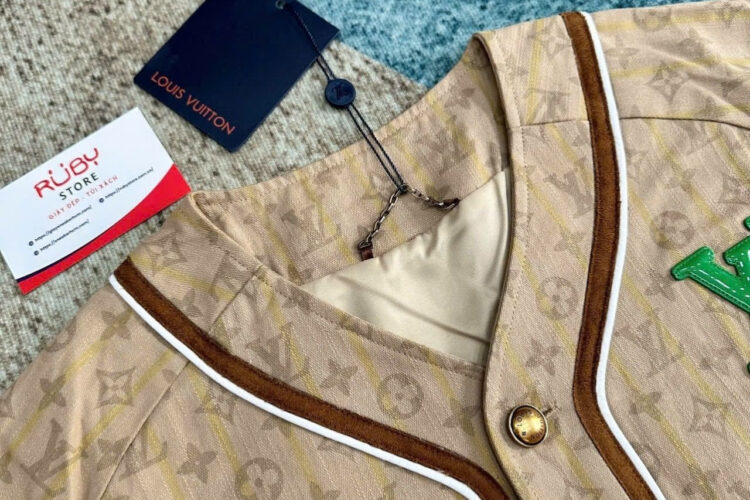Áo LV Tyler 25SS Runway Baseball Shirt Beige Monogram Pink Logo