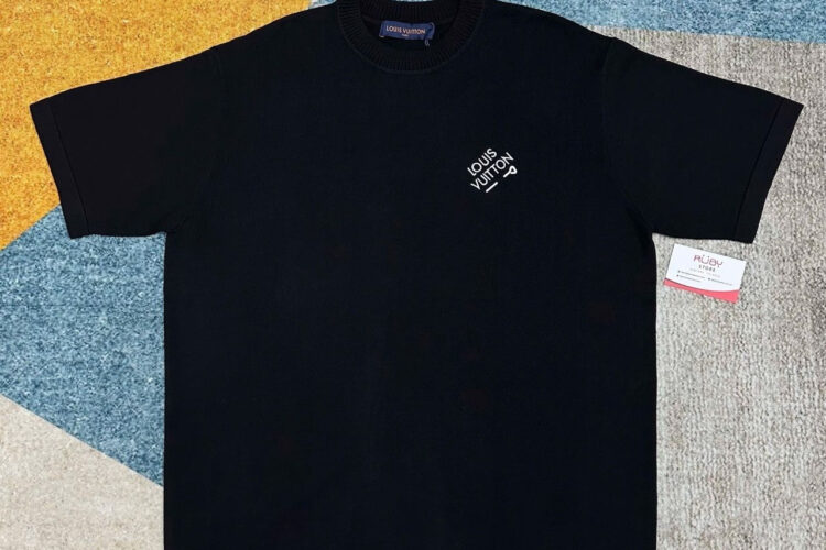 Áo Thun LV Signature Short-Sleeved T-Shirt Black Màu đen