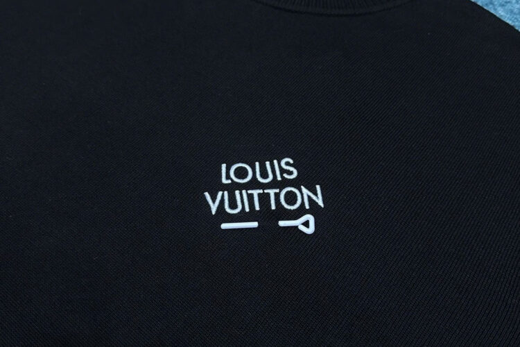 Áo Thun LV Signature Short-Sleeved T-Shirt Black Màu đen