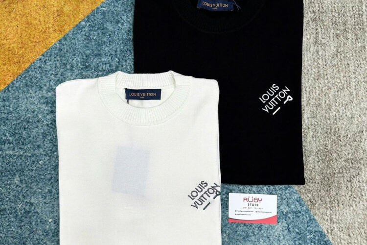 Áo Thun LV Signature Short-Sleeved T-Shirt Black Màu đen