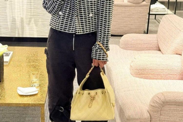Túi CN 25 Small Handbag Light Yellow Caviar Size 30 Vàng Nhạt