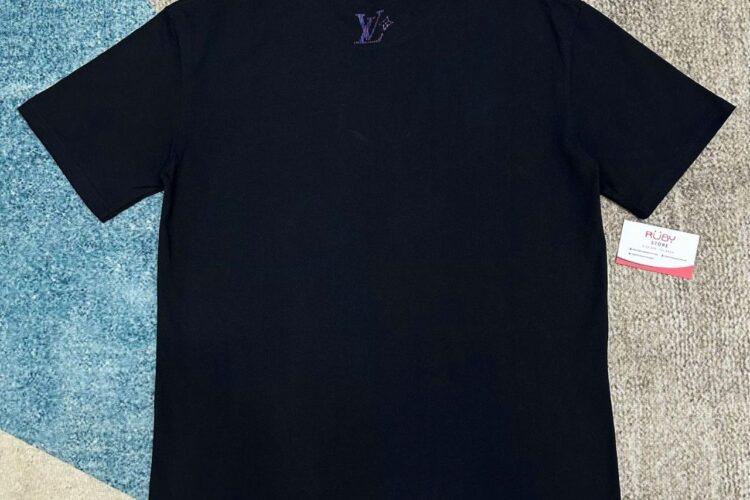 Áo Thun LV Iridescent LV Vers T-Shirt 1AGTSD Màu Đen