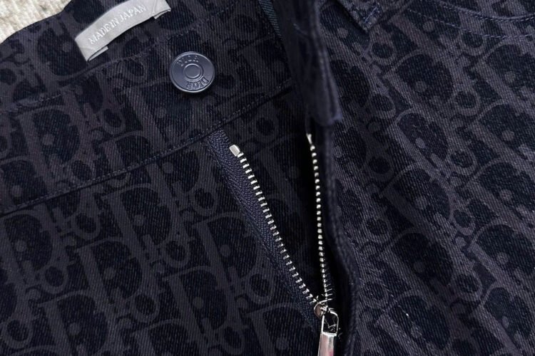 Quần Short Dior And Kaws Jean Heritage Dior Oblique Shorts