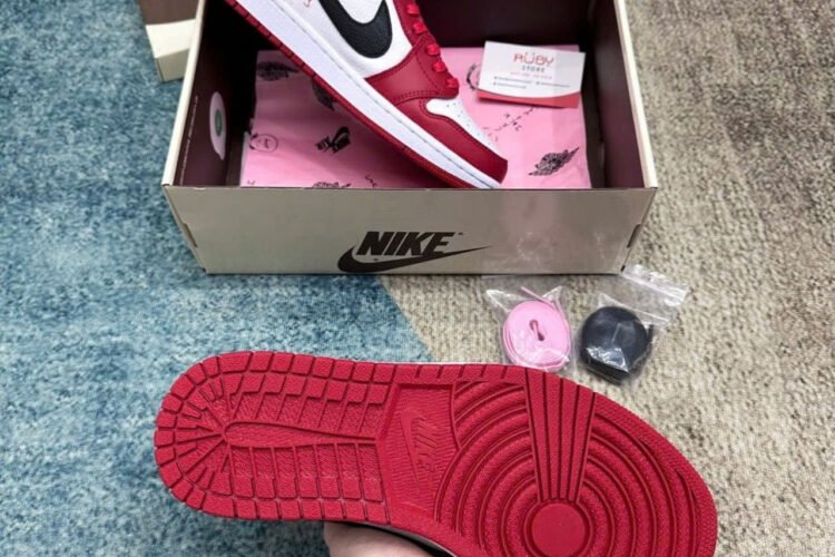 Giày Air Jordan 1 Low OG Travis Scott Chicago đỏ trắng