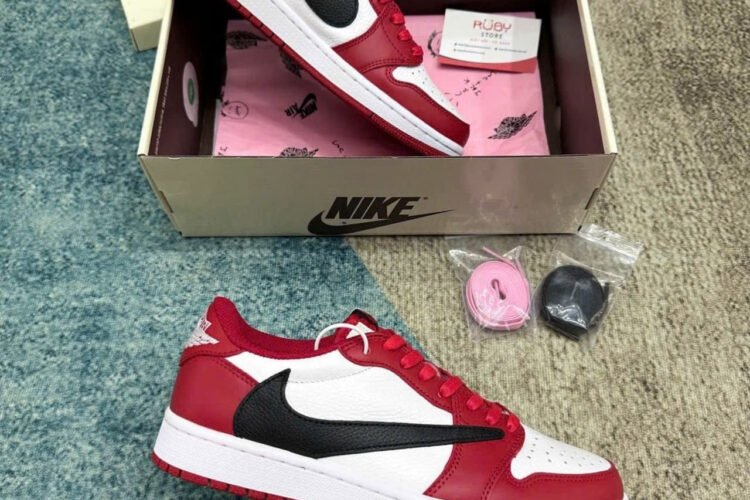 Giày Air Jordan 1 Low OG Travis Scott Chicago đỏ trắng