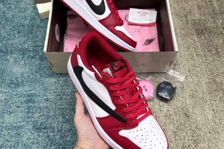 Giày Air Jordan 1 Low OG Travis Scott Chicago đỏ trắng