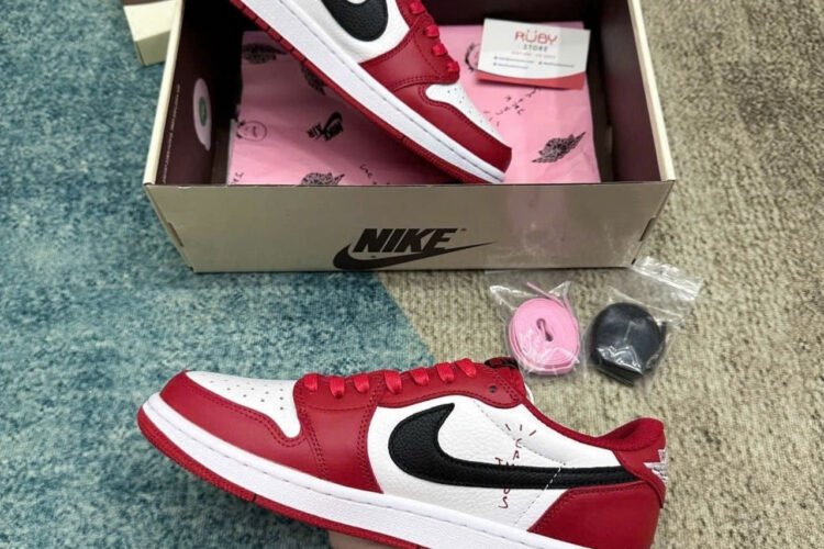 Giày Air Jordan 1 Low OG Travis Scott Chicago đỏ trắng