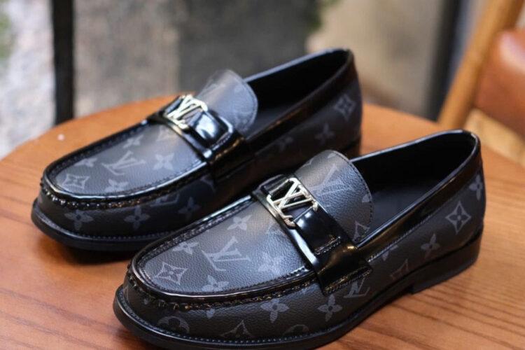 Giày Lười LV Major Loafer Monogram Canvas Màu Đen