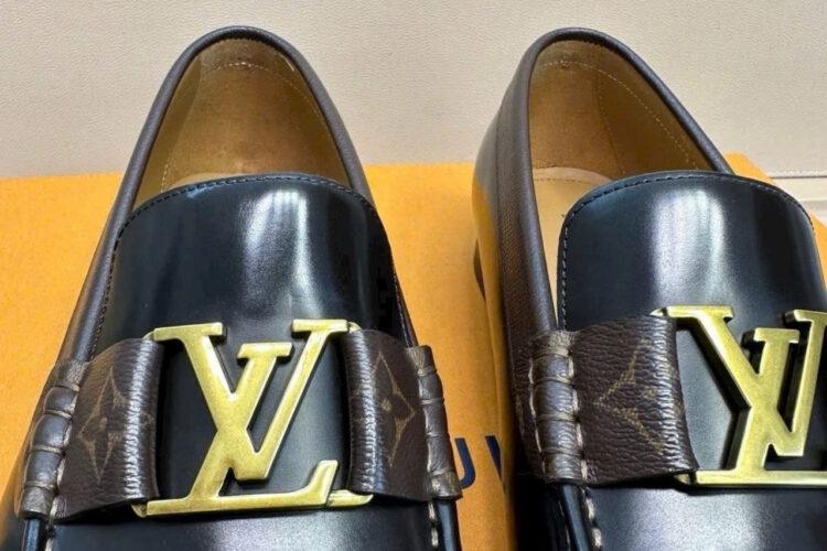 Giày Lười LV Montaigne Loafer Black Monogram Khóa Vàng