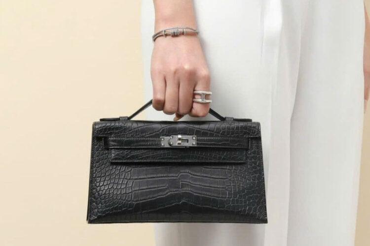 Túi Hermes Kelly Pochette 22 Noir Matte Crocodile PHW May Tay