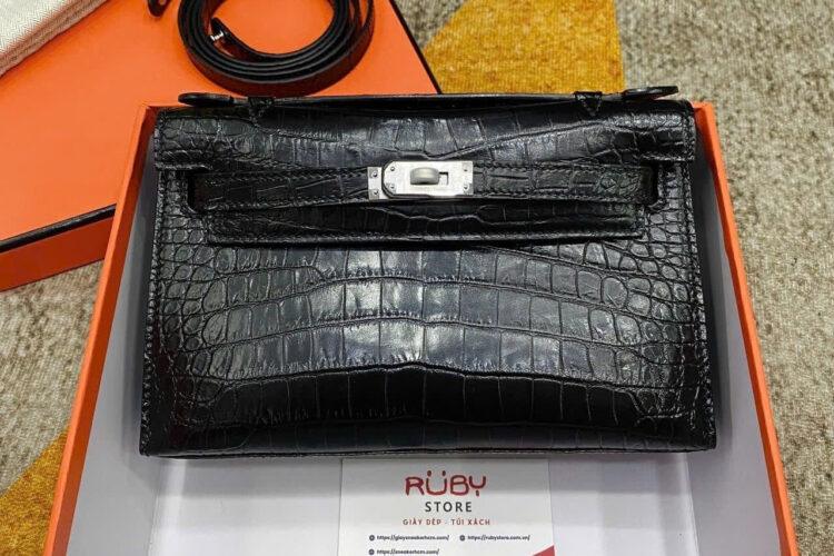 Túi Hermes Kelly Pochette 22 Noir Matte Crocodile PHW May Tay